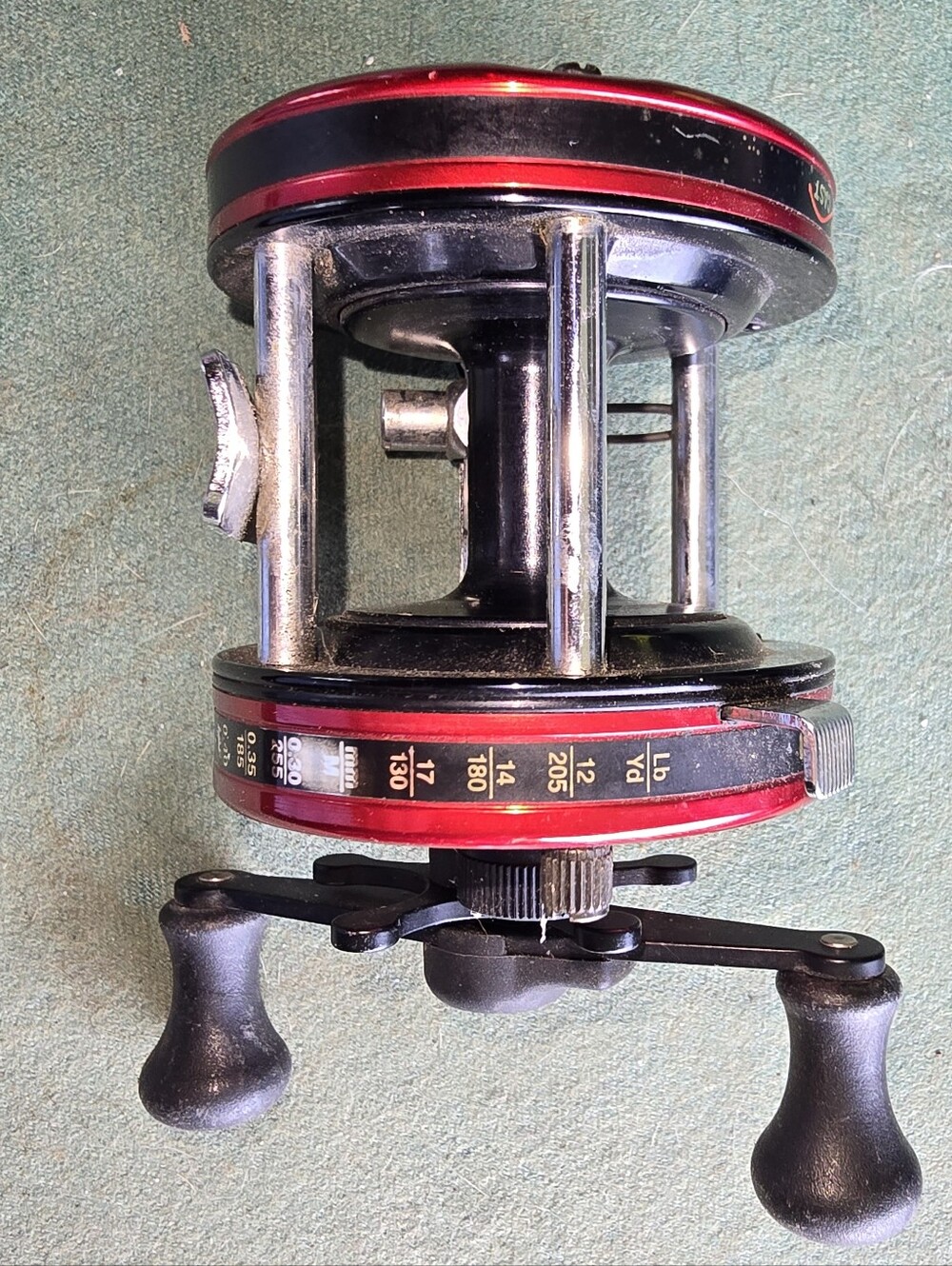 Abu Garcia Ambassadeur 5000C Classic Baitcasting Reel - Red/Black - Picture 7 of 10